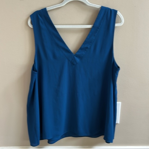 Lilly Pulitzer Blue Double V Neck Flowy Lined Sleeveless Blouse Size XL - Picture 7 of 9